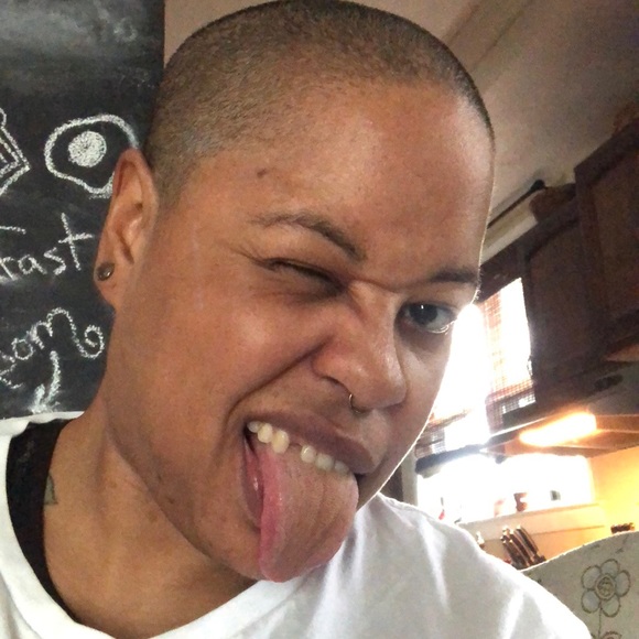 Meet your Posher, Lauren - Picture 1 of 1